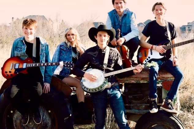 Photo of band Alex Elggren made up of five individuals. 